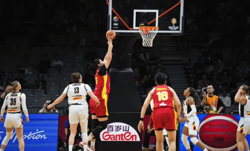 世界杯 官网-媒体人：本场外线大量拒投，完全没体现投篮方面的训练成果