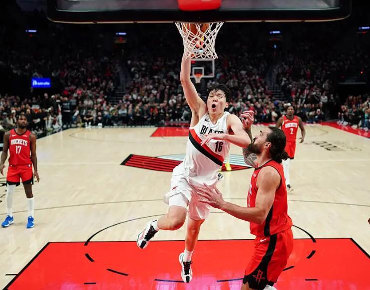 北美世界杯-赛季最低！开拓者43-50猛龙，杨瀚森6分钟3篮板！