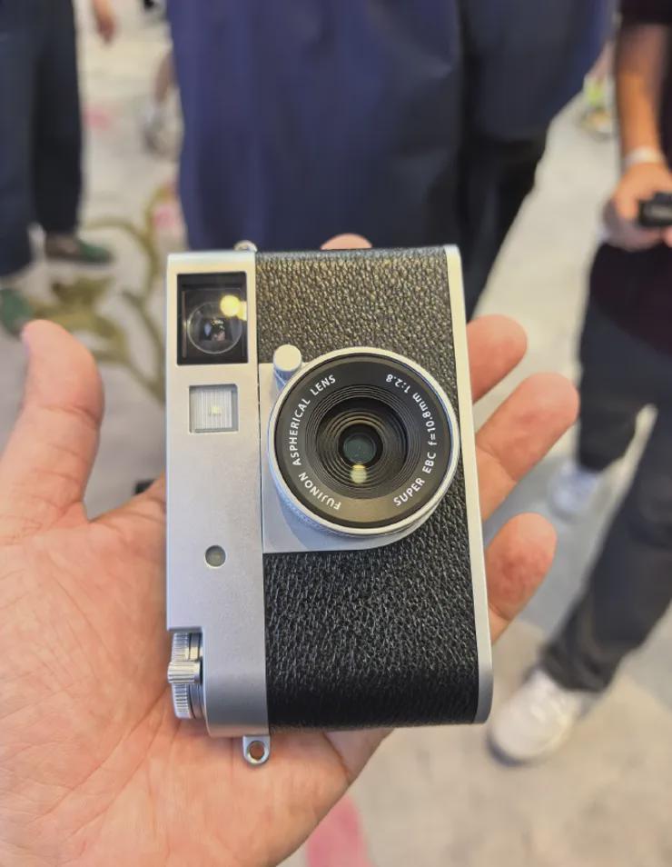 世界杯官方平台-从人人吹捧到人人吐槽，2025年这些科技产品令人失望，它们错在哪