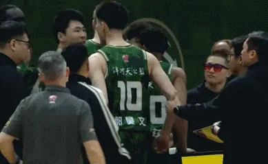 世界杯官方平台-赵柏清和郭昊文首节仅出战1分钟发生冲突，随后二人再无登场