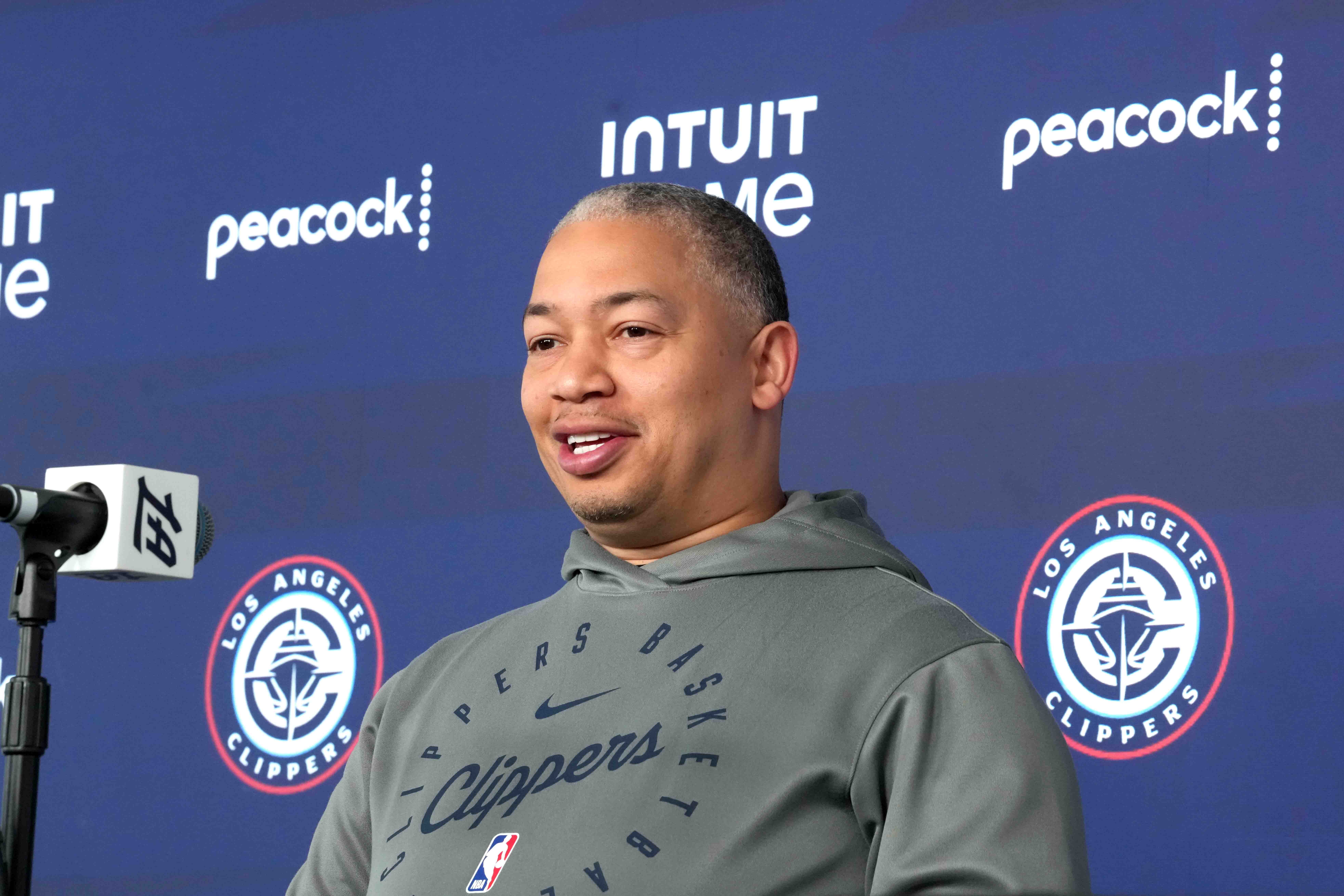 世界杯官方平台-卢指导神了！快船一度比五成胜率少15个胜场 最终42-40历史首次！